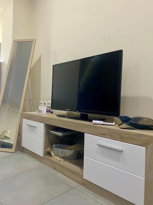 Cozy Apartment Near To The Airport Kouvarás المظهر الخارجي الصورة