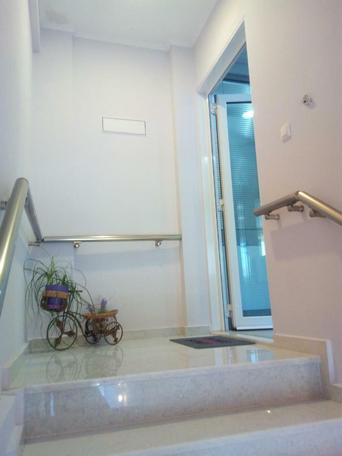 Cozy Apartment Near To The Airport Kouvarás المظهر الخارجي الصورة